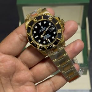 Submariner - Black Dial - Gold Oyster Bracelet