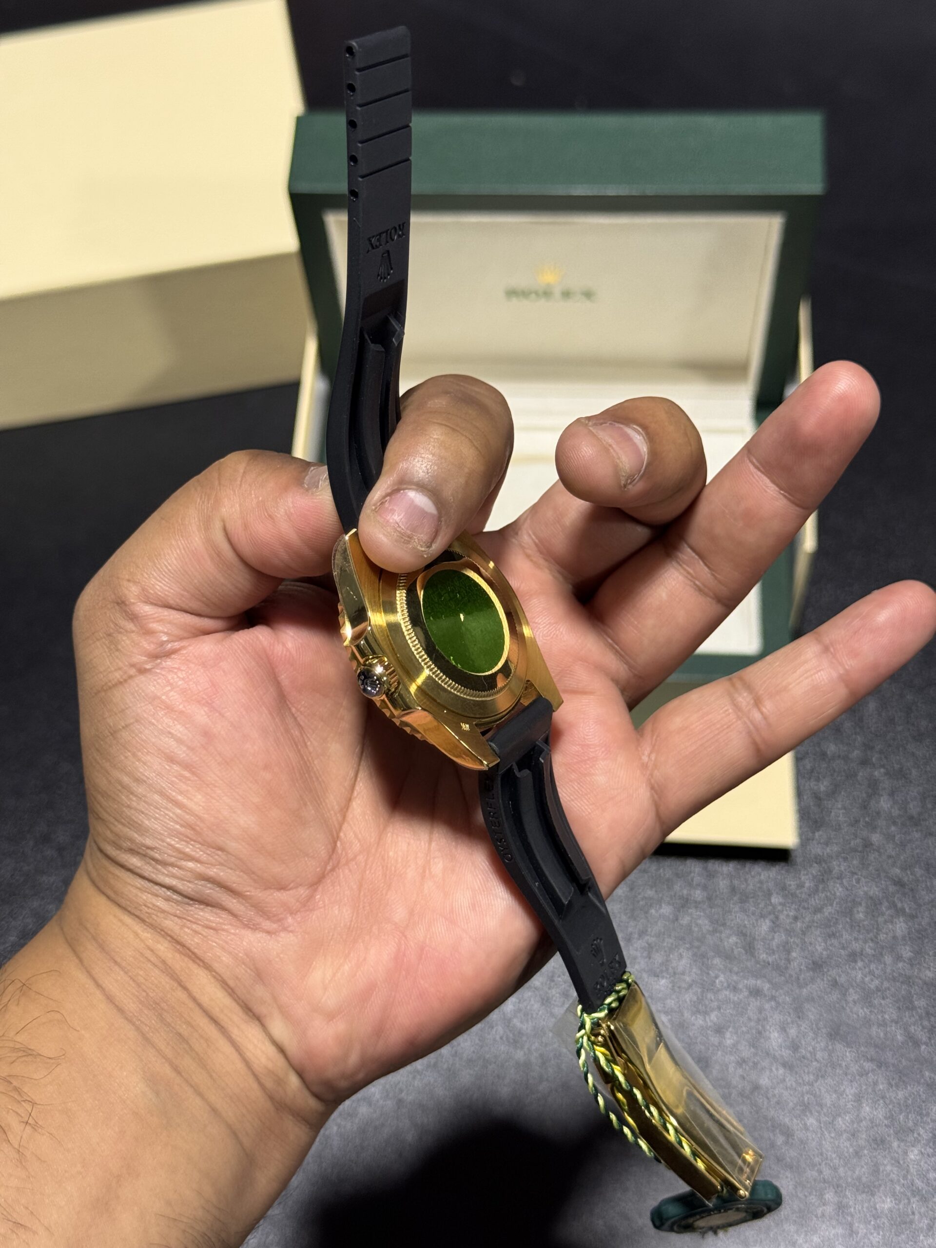 Yacht-Master - Yellow Gold - Black Silicon Strap