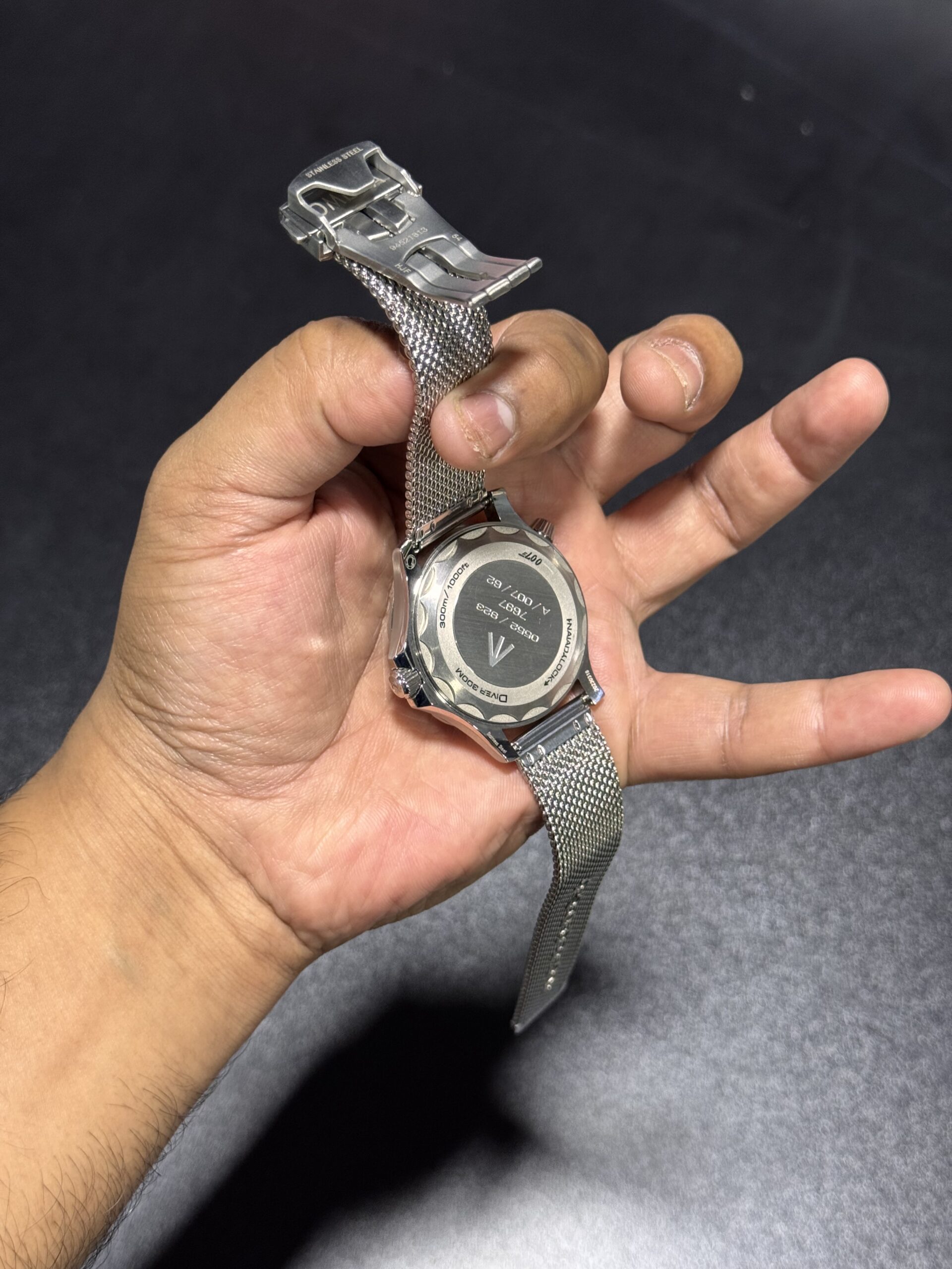 Seamaster - James Bond - Black Dial - Mesh Silver Strap