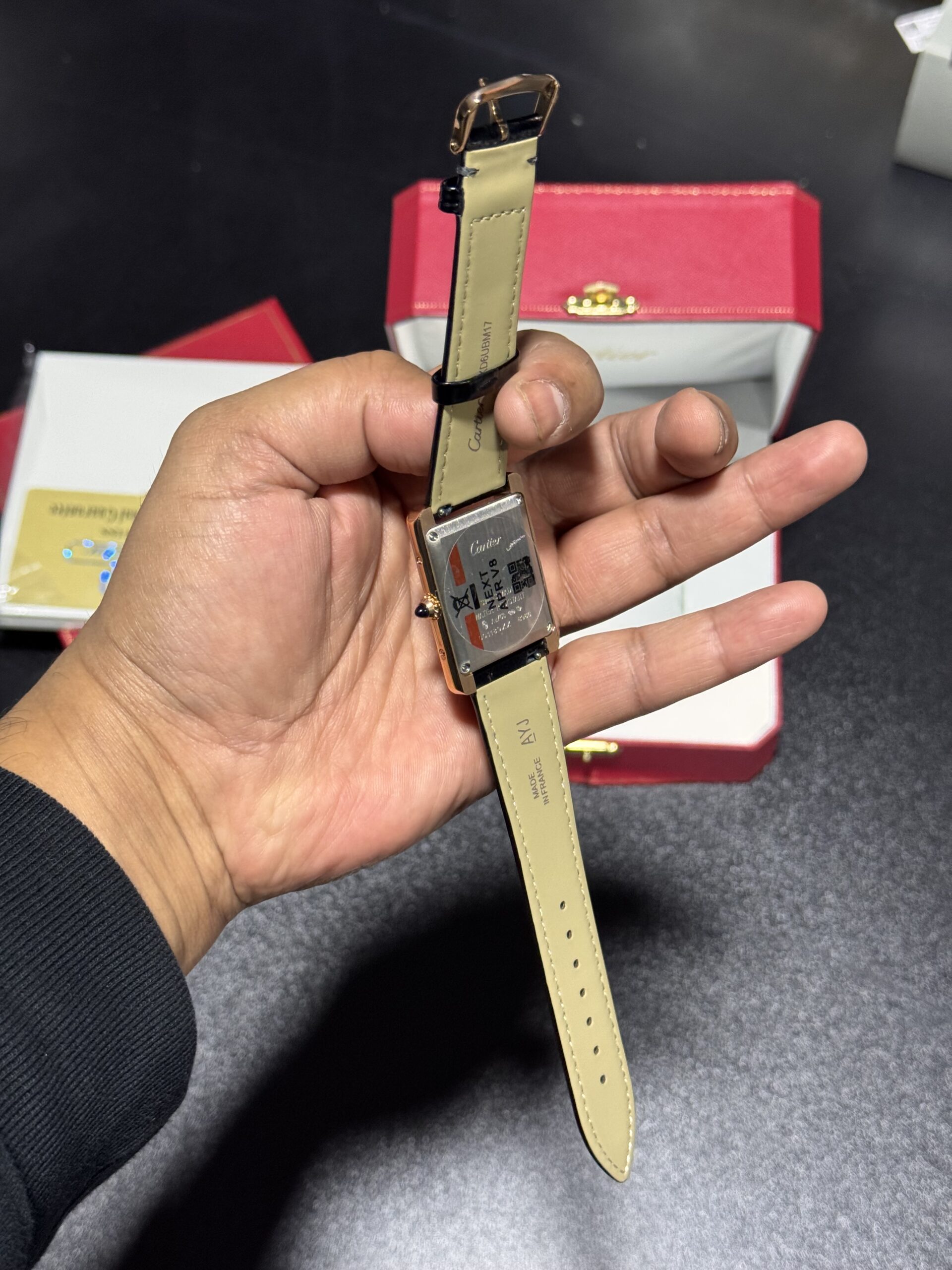 Tank - 38mm - Plain Black Dial - Rosegold Case - Black Leather Strap